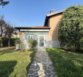 Rif. B005 – BUSNAGO – Via Delle Robinie, 24